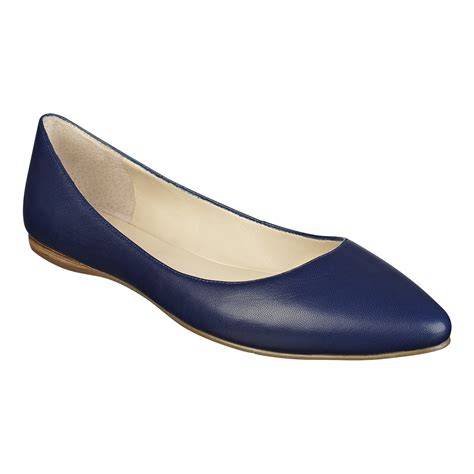 navy blue pointed toe flats.